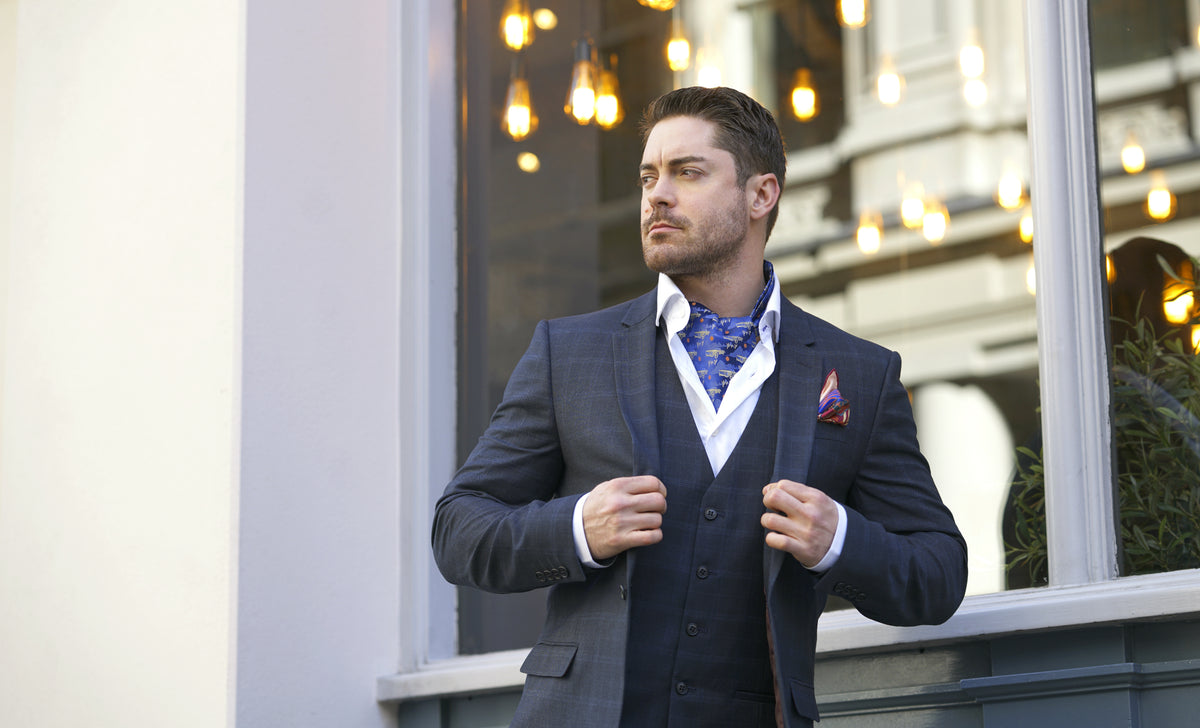 Handmade Men's Silk Paisley Ascot Cravat Tie Set – Blue/Black With Hanky